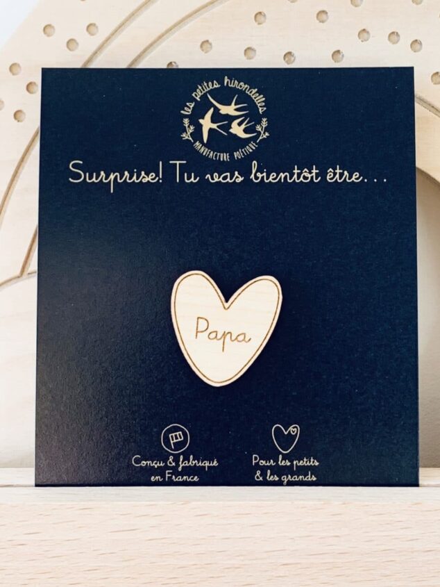 Pin's en bois annonce I Tu va bientôt être / Les petites hirondelles